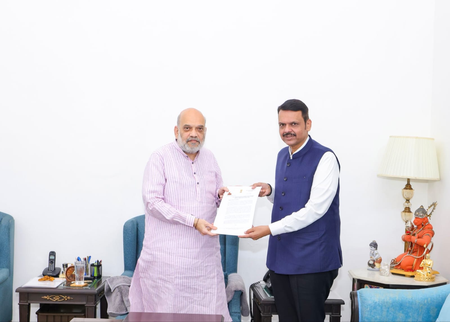 नई दिल्ली: महाराष्ट्र के मुख्यमंत्री देवेंद्र फडणवीस ने गृह मंत्री अमित शाह से की मुलाकात