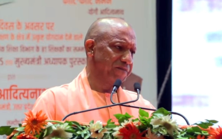 शिक्षकों के सम्मान में योगी बोले ‘ठेके पर नकल’ वाले यूपी की बदली तस्वीर, शिक्षक बने परिवर्तन के वाहक