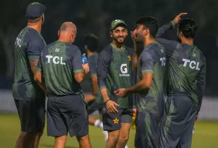 श्रीलंका के खिलाफ टी20 सीरीज के लिए पाकिस्तान टीम में बाबर, शाहीन और रऊफ का नाम नहीं