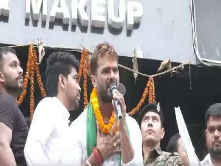 'शिक्षा ही राष्ट्र निर्माण करती है, सिर्फ मंदिर जाकर मैं शिक्षक नहीं बनूंगा', वोट डालने के बाद बोले खेसारी लाल यादव