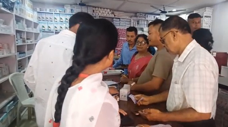 असम के माजुली में 'जन औषधि केंद्र' का उद्घाटन, सस्ती दवाएं मिलने से स्थानीय लोग खुश