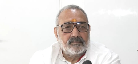 'राहुल को दलितों की नहीं सत्ता की चिंता', चाय वाले बयान पर गिरिराज सिंह का पलटवार