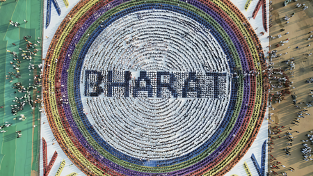 6,500 छात्रों ने बनाई ‘ह्यूमन रंगोली’, गुजरात सीएम भूपेंद्र पटेल ने किया निरीक्षण