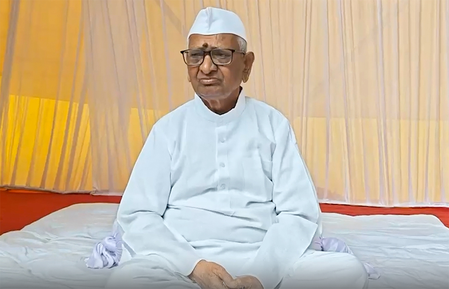 'जीवित रहने तक लोगों की सेवा करना चाहता हूं', अस्पताल से छुट्टी मिलने पर अन्ना हजारे