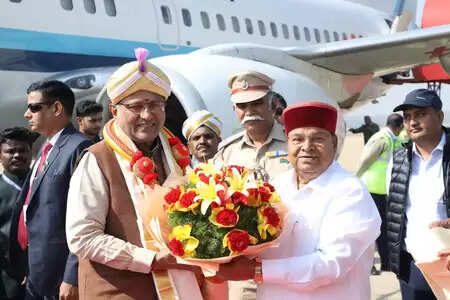 उपराष्ट्रपति सीपी रामकृष्णन पहुंचे बेंगलुरु, राज्यपाल ने किया स्वागत