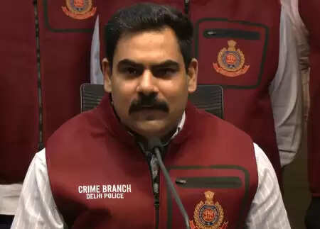 दिल्ली में हथियारों की बड़ी खेप बरामद, चार आरोपी गिरफ्तार