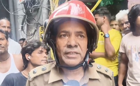 दिल्ली के पुरानी सीलमपुर में गारमेंट की दुकान में लगी आग, कोई हताहत नहीं