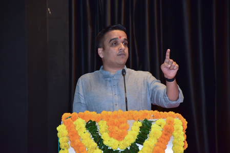 आदिवासी क्षेत्रों में विकास से डरती हैं विपक्षी पार्टियां: हर्ष संघवी