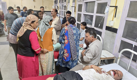 जम्मू-कश्मीर: डंपर से टकराई अमरनाथ तीर्थयात्रियों की गाड़ी, छह श्रद्धालु घायल