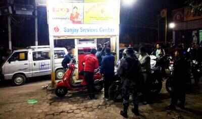 भारत के नक्शेकदम पर चला नेपाल, पेट्रोलियम उत्पाद शुल्क में कटौती का ऐलान