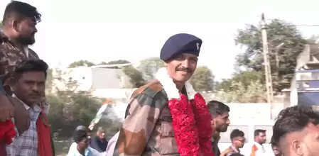 गुजरात : सात महीने की ट्रेनिंग के बाद घर लौटे अग्निवीर चिराग, गांव में हीरो जैसा सम्मान