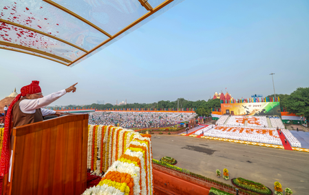 80वें स्वतंत्रता दिवस पर पीएम मोदी ने चुनी लाल पगड़ी : 'वंदे मातरम' से की भाषण की शुरुआत, 'नारी शक्ति' पर किया समापन