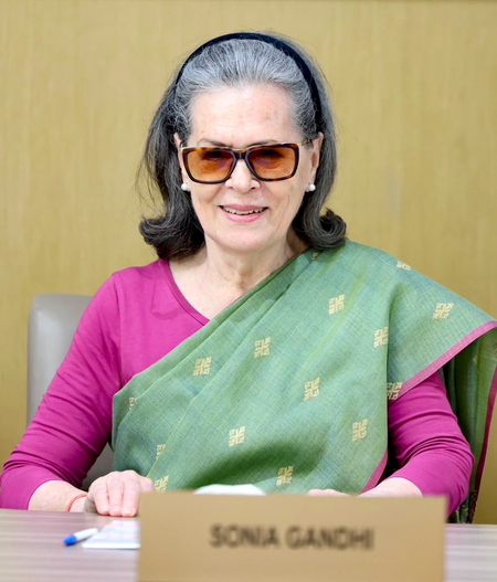 सोनिया गांधी की आने वाली किताब को लेकर भाजपा-कांग्रेस आमने-सामने