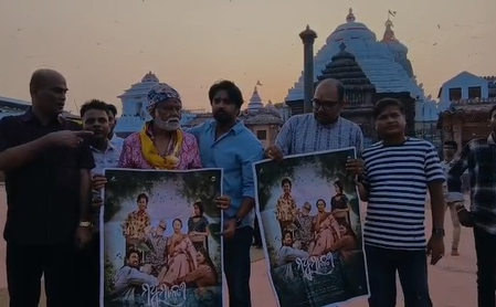 संजय मिश्रा ने पुरी के जगन्नाथ मंदिर में किए दर्शन, अमिताभ बच्चन को भी दीं जन्मदिन की शुभकामनाएं