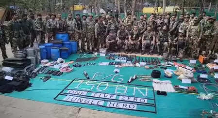 छत्तीसगढ़: सीआरपीएफ ने नक्सलियों के हथियार फैक्ट्री और ठिकाने को किया ध्वस्त