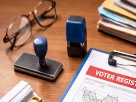 एसआईआर: पश्चिम बंगाल में 'तार्किक विसंगति' के लिए बीएलओ ने पत्नी को नोटिस भेजा