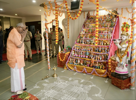 केरल: कोझिकोड में उपराष्ट्रपति सीपी राधाकृष्णन ने 'नवरात्रि सरगोत्सव 2026' का किया उद्घाटन