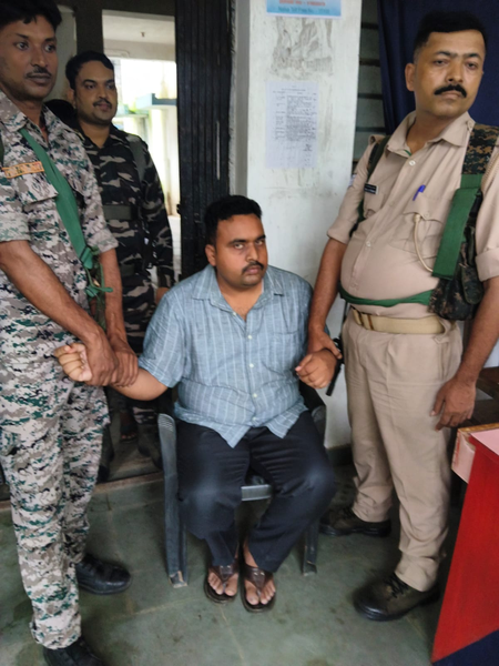 झारखंडः एनडीपीएस केस में नाम हटाने के लिए 15 हजार रिश्वत लेते बंदगांव थाना प्रभारी गिरफ्तार