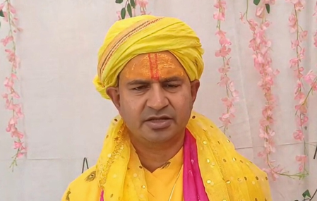 मथुरा : होली पर मुस्लिम दुकानदारों को रंग-गुलाल बेचने पर प्रतिबंध लगाने की मांग, सीएम को लिखा पत्र