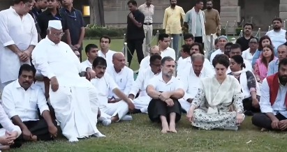 राजघाट पहुंचे राहुल गांधी, खड़गे और प्रियंका, इंडिया ब्लॉक ने कहा-ज्ञानेश कुमार का इस्तीफा लेकर ही दम लेंगे