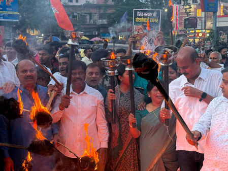 झारखंडः भर्ती परीक्षाओं में गड़बड़ी के खिलाफ भाजपा आंदोलन पर उतरी, कई शहरों में निकाला मशाल जुलूस