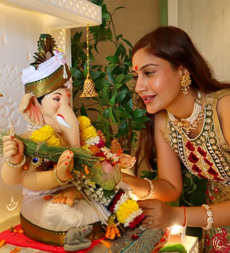 सुरभि चंदना के घर गणपति भोग से पहले हुआ गैस लीक, बोलीं-'जब बप्पा साथ हों तो कोई बाधा बड़ी नहीं'
