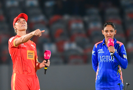 डब्ल्यूपीएल: गुजरात जायंट्स ने टॉस जीतकर बल्लेबाजी चुनी, दोनों ही टीमों में कोई बदलाव नहीं