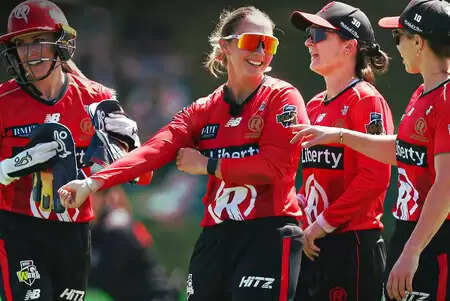 डब्ल्यूबीबीएल : थंडर्स सिर्फ 64 रन पर ढेर, रेनेगेड्स ने लगाया जीत का चौका