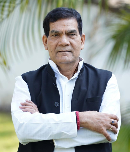 मऊ में स्वास्थ्य सेवाओं को बड़ा बूस्ट, जिला अस्पताल में लगेंगे अत्याधुनिक उपकरण