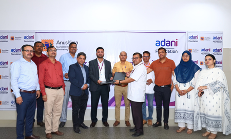 अदाणी फाउंडेशन और अनुष्का फाउंडेशन ने क्लबफुट से पीड़ित 10,000 बच्चों के इलाज में सहायता के लिए शुरू की पहल
