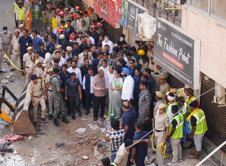 सत्य निकेतन हादसा: लापरवाही बरतने पर एमसीडी के डिप्टी कमिश्नर समेत पांच लोग सस्पेंड