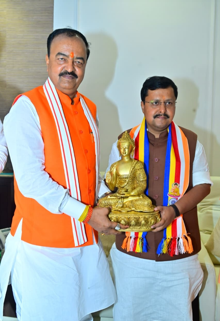 2027 चुनाव से पहले भाजपा ने प्रतीकों के जरिए शुरू की नई सोशल इंजीनियरिंग