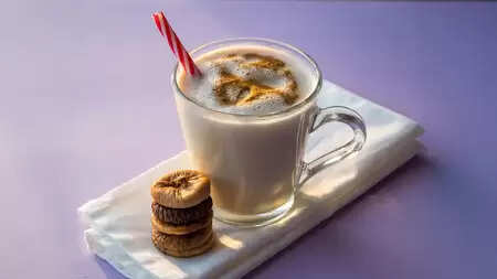 अंजीर-दूध का मिश्रण: सेवन से हड्डियां मजबूत, पेट साफ और दमक उठेगा चेहरा