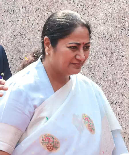 बिहार चुनाव : रेखा गुप्ता, पुष्कर सिंह धामी समेत कई राजनेताओं ने मतदाताओं से वोट करने की अपील की