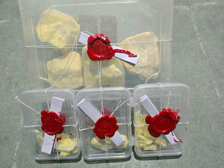 गुजरात: अहमदाबाद में 1.05 करोड़ रुपए मूल्य के एम्बरग्रीस के साथ तीन गिरफ्तार