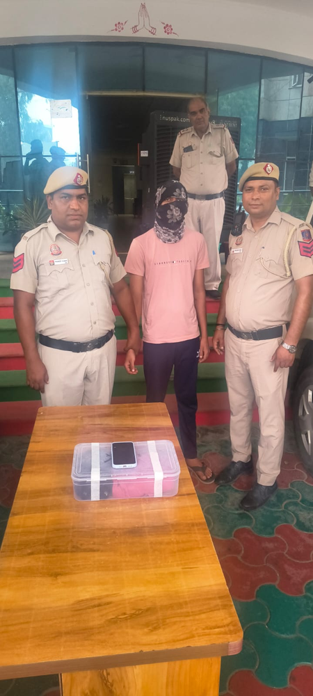 दिल्ली पुलिस ने शाहदरा में महिला से आईफोन छीनने वाले आरोपी को 6 घंटे में किया गिरफ्तार