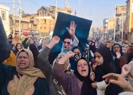 श्रीनगर समेत कई शहरों में खामेनेई की मौत के विरोध में प्रदर्शन, ट्रैफिक डायवर्ट