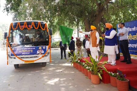 पंजाब: सीएम भगवंत मान ने सिंगापुर में ट्रेनिंग के लिए स्कूल प्रिंसिपलों के बैच को हरी झंडी दिखाई