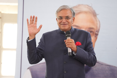 अपने ही स्कूल में शिक्षक बने मुख्य निर्वाचन आयुक्त ज्ञानेश कुमार, छात्रों से बोले- जीवन में बहुत कुछ सिखाता है विद्यालय