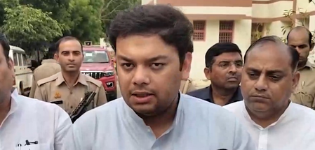 मथुरा में लावारिस पशुओं को लेकर विशेष अभियान, गौ संरक्षण केंद्रों में होगी शिफ्टिंग: संदीप सिंह