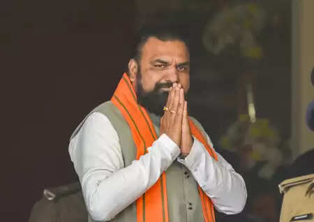 बिहार : सम्राट चौधरी के लालू यादव की जब्त संपत्ति पर स्कूल खोलने के बयान से राजनीति गरमाई