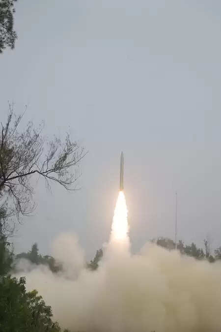 एक ही लॉन्चर से दो ‘प्रलय’ मिसाइलों का साल्वो लॉन्च