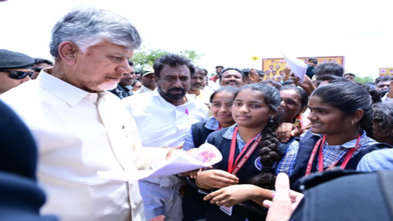 वाईएसआरसीपी नेता सोशल मीडिया पर दुष्प्रचार के लिए फंडिंग कर रहे हैं: आंध्र प्रदेश के मुख्यमंत्री एन. चंद्रबाबू नायडू