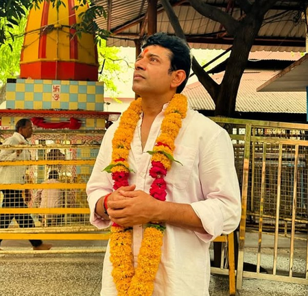 शूटिंग के बीच आध्यात्म और स्थानीय संस्कृति से जुड़ रहे विनीत सिंह, बोले- 'जिंदगी एक खूबसूरत सफर है'