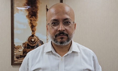 पालघर में भारी बारिश से रेलवे ट्रैक पर जमा हुआ पानी, वसई-नालासोपारा-विरार के बीच ट्रेनों का परिचालन बंद