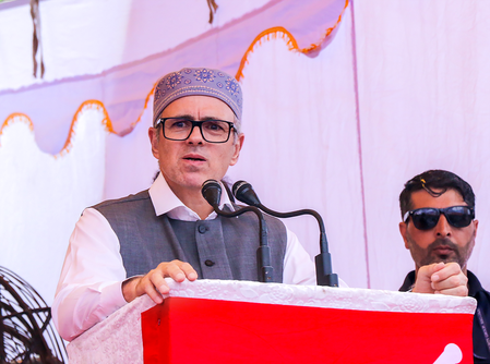 'विधायकों की खरीद-फरोख्त' के आरोप पर घमासान, भाजपा ने उमर अब्दुल्ला को मानहानि के मुकदमे की चेतावनी दी