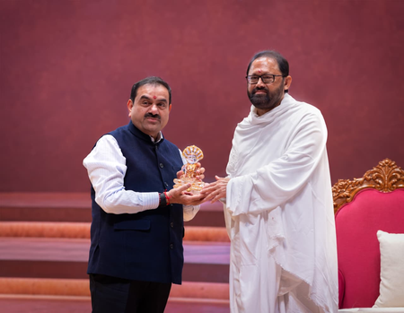 नवरात्रि पर गुजरात के श्रीमद राजचंद्र आश्रम पहुंचे गौतम अदाणी, कहा-  'समाज सेवा ही जीवन का मार्गदर्शक सिद्धांत'
