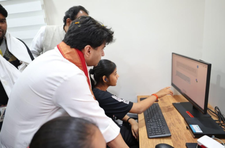 समृद्धि केंद्र गांवों में स्वास्थ्य सेवा, शिक्षा और ई-गवर्नेंस पहुंचाएंगे: सिंधिया