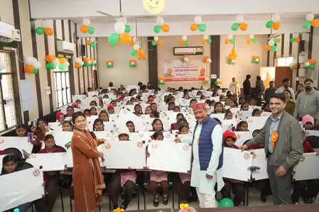 'डीएम खीरी की पाठशाला' से बेटियों के उज्ज्वल भविष्य को लगेंगे चार चांद