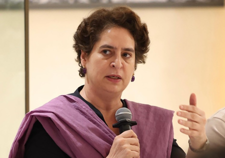 केरल: प्रियंका गांधी और वेणुगोपाल ने मुख्य चुनाव आयुक्त के इस्तीफे और कानूनी कार्रवाई की मांग की